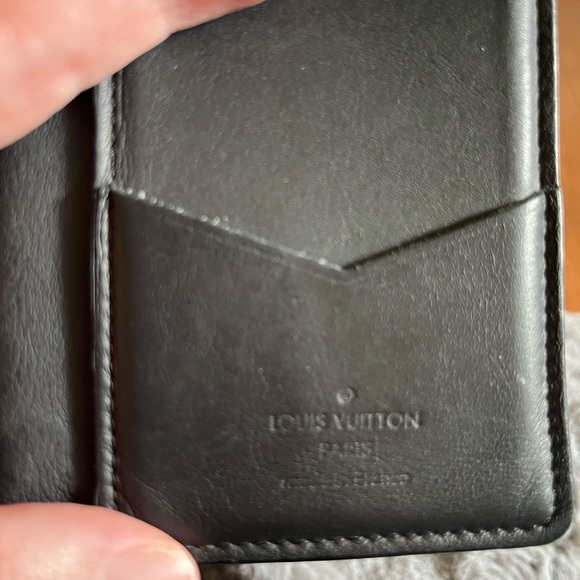 Louis Vuitton -Black, men’s bi-fold wallet. Gently loved by the previous owner - Picture 5 of 10